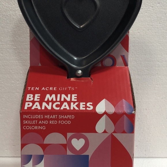 Heart Shaped Pan Skillet and Pancake Baking Mix, TEN ACRE GIFTS - Picture 3 of 11